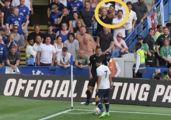  英超赛场现无人机抗议，呼吁放宽酒精销售限制  