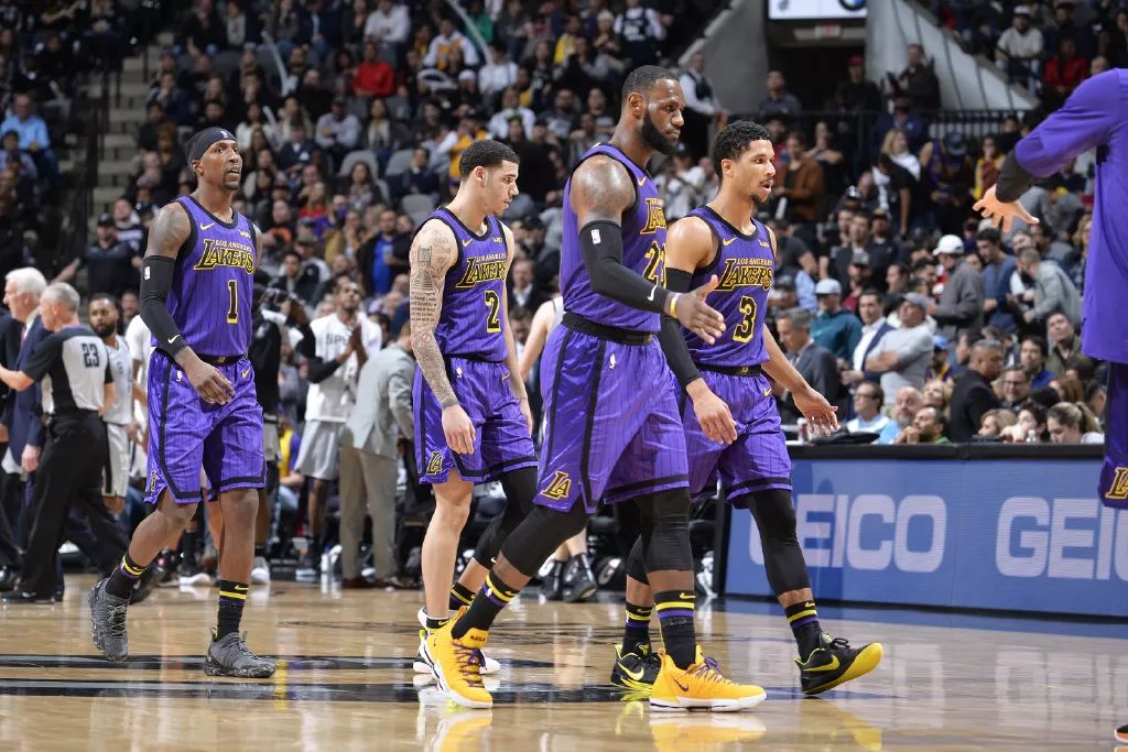  詹姆斯准三双湖人险胜国王  