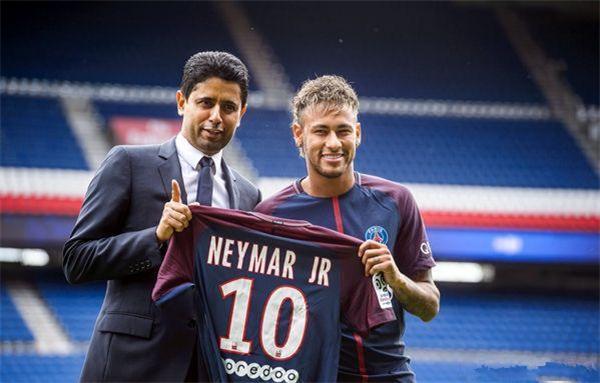  巴黎圣日耳曼天价赞助续约 下赛季球衣绣新标识  